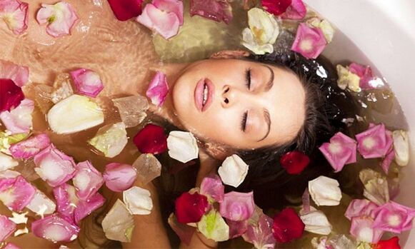 take a bath with oil to enlarge your breasts